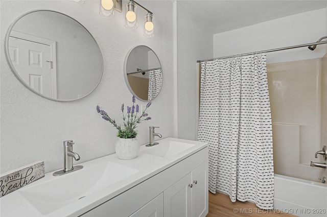 920 N Woodview Drive, Skiatook, OK 74070