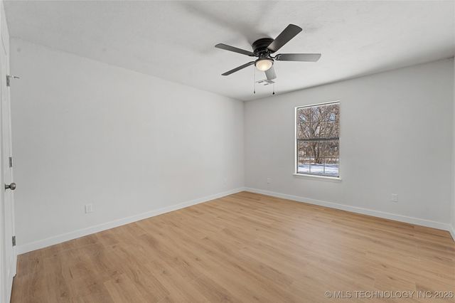 920 N Woodview Drive, Skiatook, OK 74070