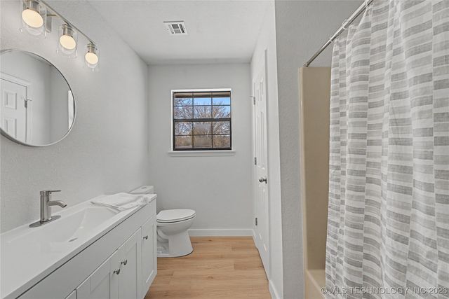 920 N Woodview Drive, Skiatook, OK 74070