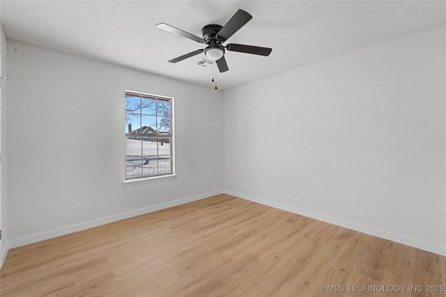 920 N Woodview Drive, Skiatook, OK 74070