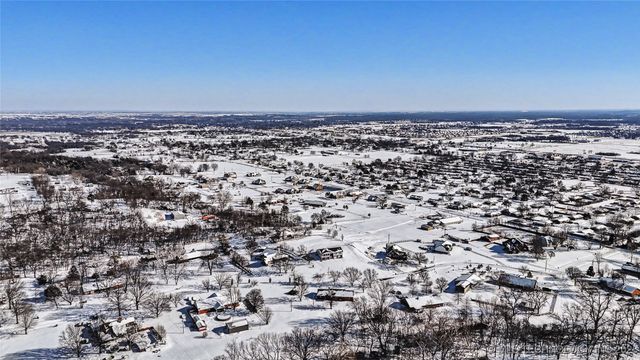 920 N Woodview Drive, Skiatook, OK 74070