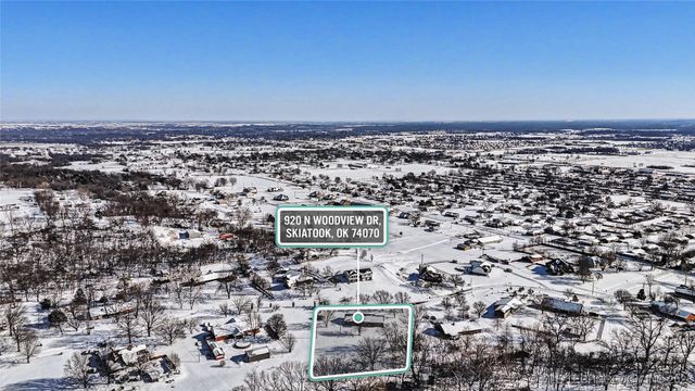 920 N Woodview Drive, Skiatook, OK 74070