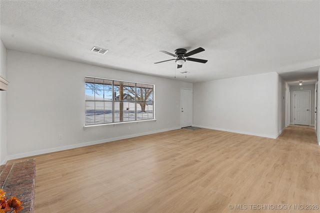 920 N Woodview Drive, Skiatook, OK 74070