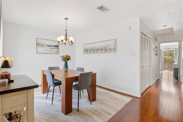 2829 Timmons Lane 228, Houston, TX 77027