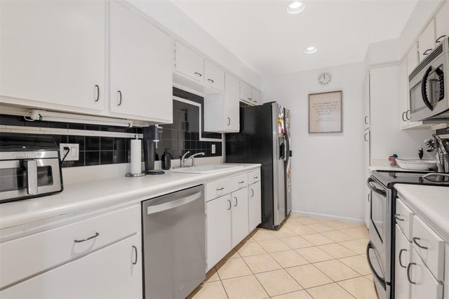 2829 Timmons Lane 228, Houston, TX 77027