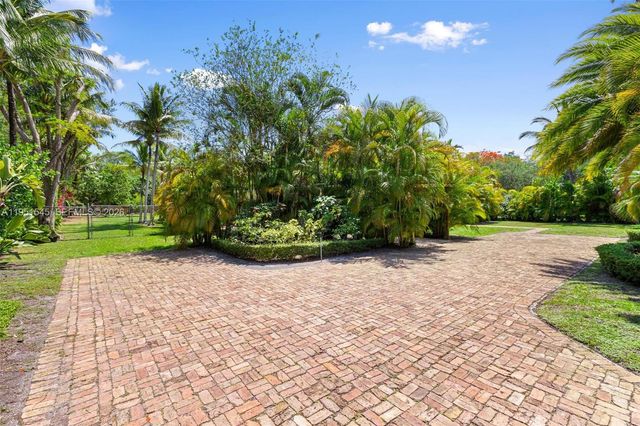 8030 SW 120th St, Pinecrest, FL 33156