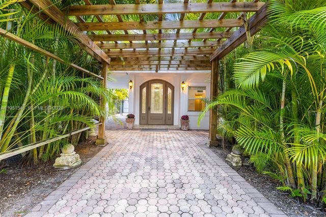 8030 SW 120th St, Pinecrest, FL 33156