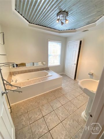 614 E Duffy Street, Savannah, GA 31401