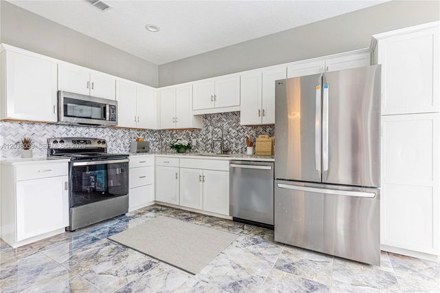 2252 Wyndam Way, Kissimmee, FL 34743