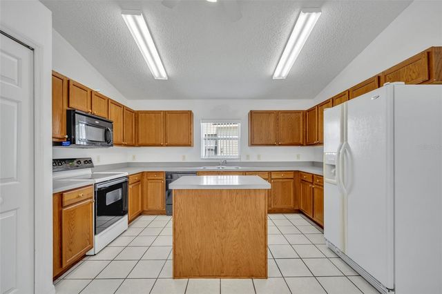 4936 SAWGRASS LAKE CIRCLE, Leesburg, FL 34748