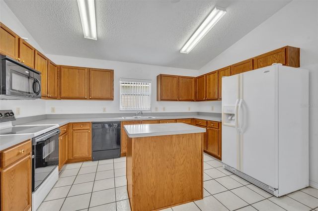 4936 SAWGRASS LAKE CIRCLE, Leesburg, FL 34748