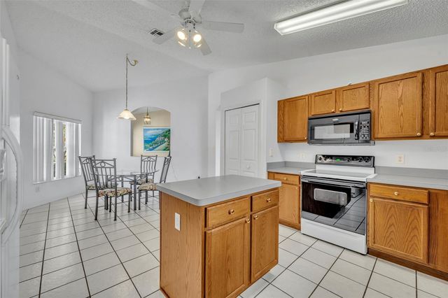 4936 SAWGRASS LAKE CIRCLE, Leesburg, FL 34748