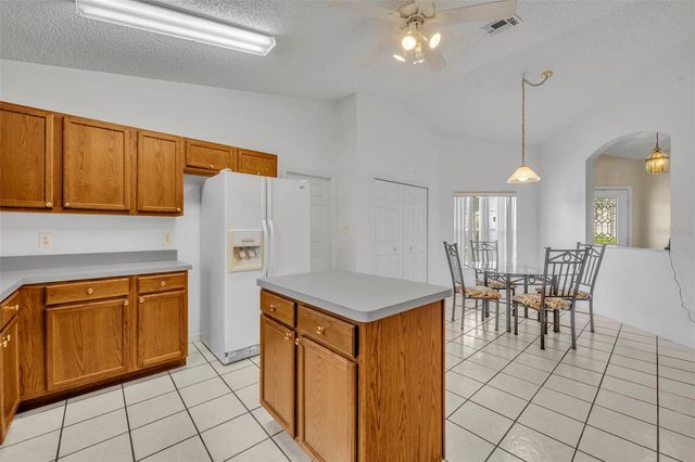 4936 SAWGRASS LAKE CIRCLE, Leesburg, FL 34748