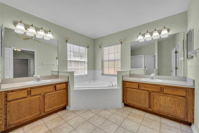 4936 SAWGRASS LAKE CIRCLE, Leesburg, FL 34748