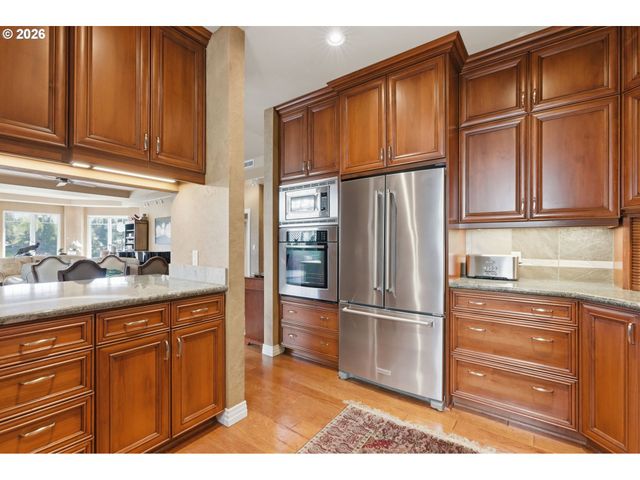 131 FURNACE St 18, Lake Oswego, OR 97034