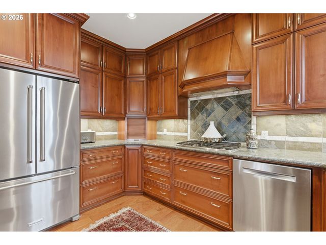 131 FURNACE St 18, Lake Oswego, OR 97034