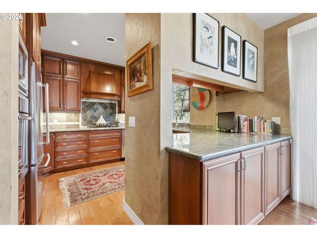 131 FURNACE St 18, Lake Oswego, OR 97034