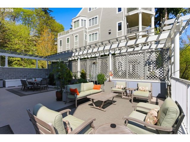 131 FURNACE St 18, Lake Oswego, OR 97034