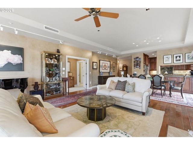 131 FURNACE St 18, Lake Oswego, OR 97034