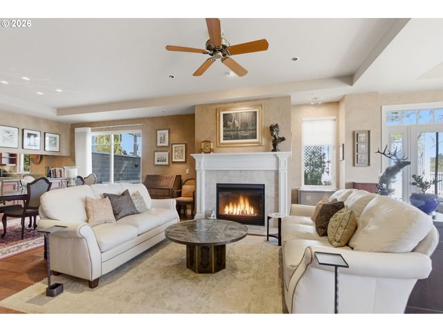 131 FURNACE St 18, Lake Oswego, OR 97034