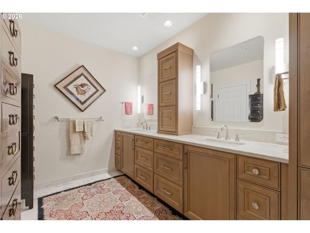 131 FURNACE St 18, Lake Oswego, OR 97034