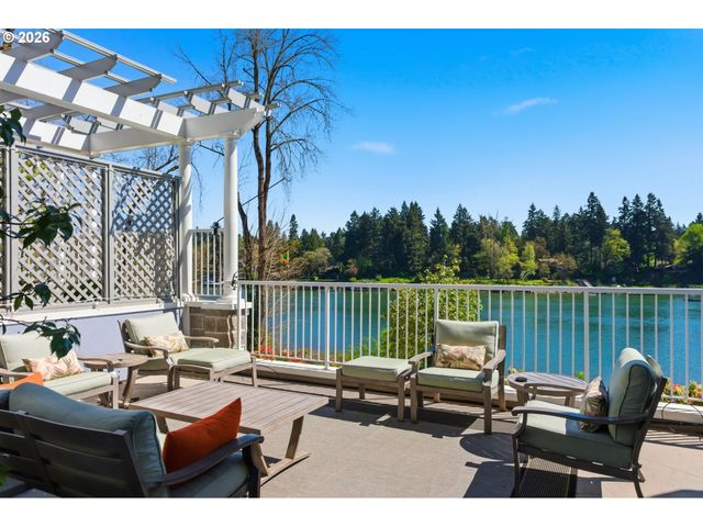 131 FURNACE St 18, Lake Oswego, OR 97034