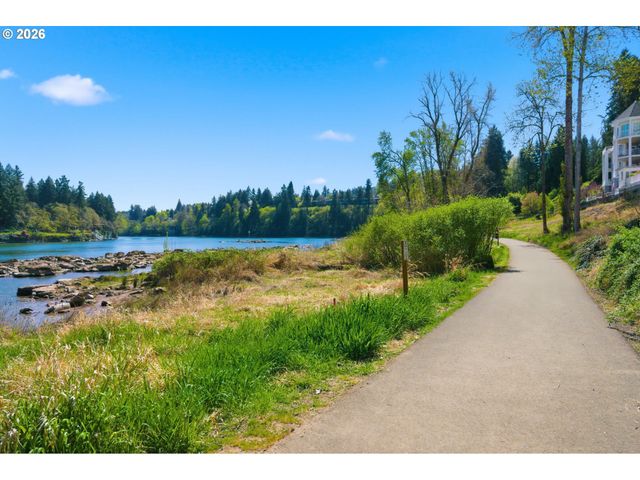 131 FURNACE St 18, Lake Oswego, OR 97034