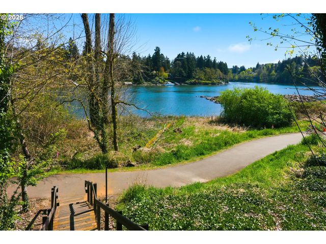 131 FURNACE St 18, Lake Oswego, OR 97034