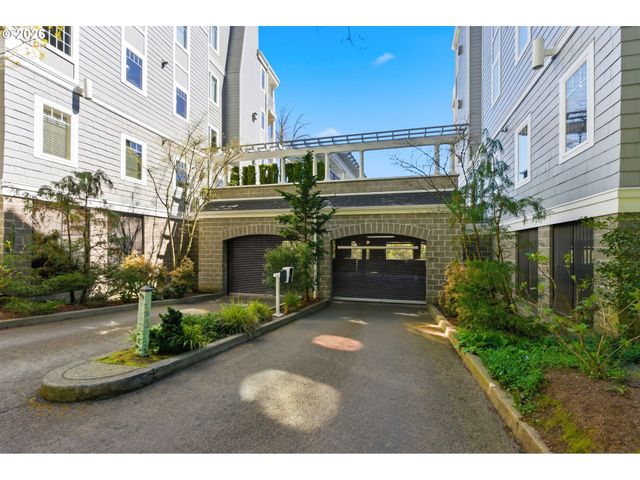 131 FURNACE St 18, Lake Oswego, OR 97034