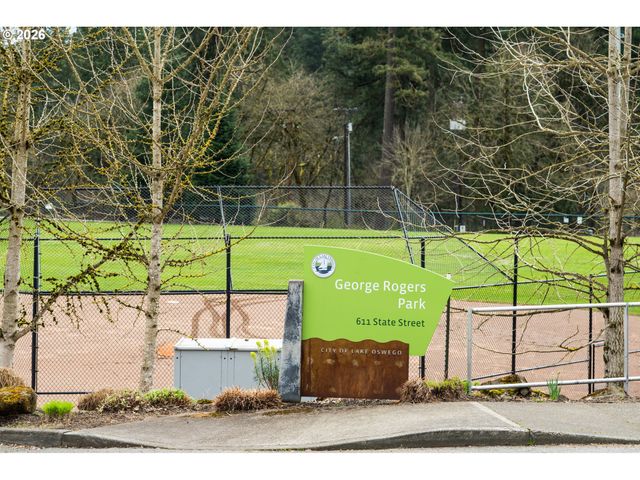 131 FURNACE St 18, Lake Oswego, OR 97034