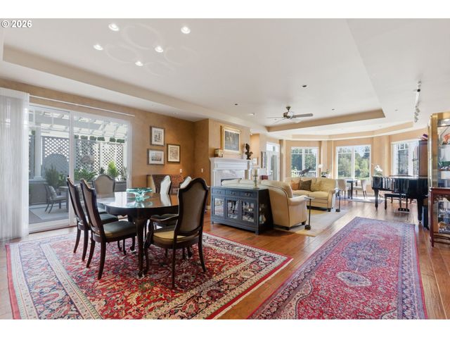 131 FURNACE St 18, Lake Oswego, OR 97034