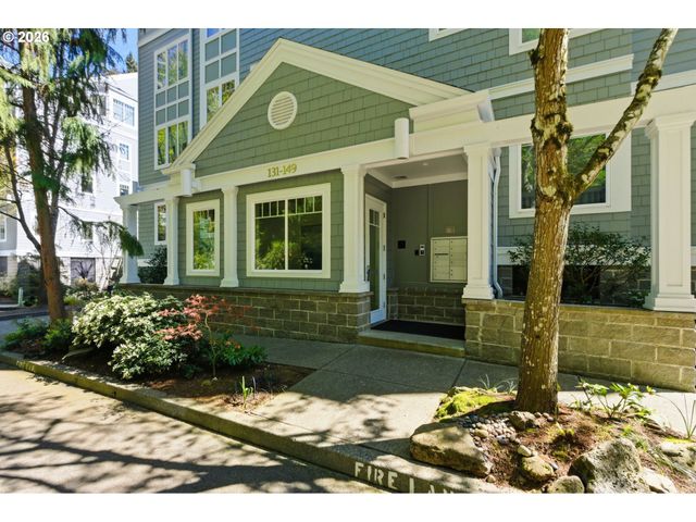 131 FURNACE St 18, Lake Oswego, OR 97034