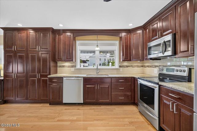 2047 Cedarlawn Avenue, Rotterdam, NY 12306