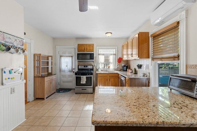 116 Liberty St, New Bedford, MA 02740