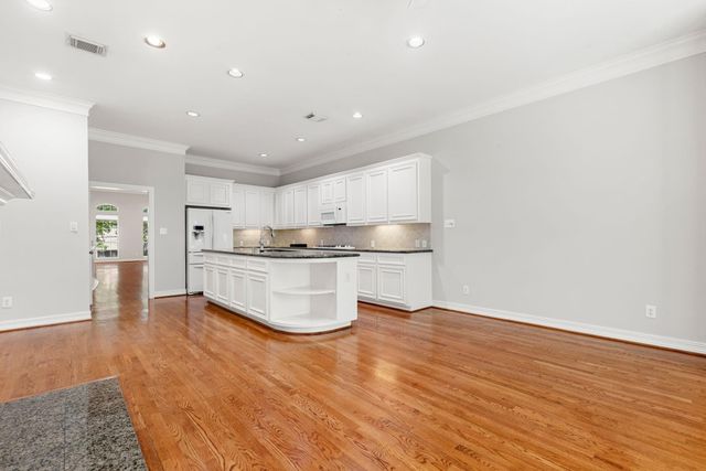 416 Mcgowen Street, Houston, TX 77006