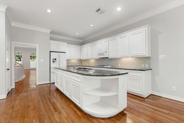 416 Mcgowen Street, Houston, TX 77006