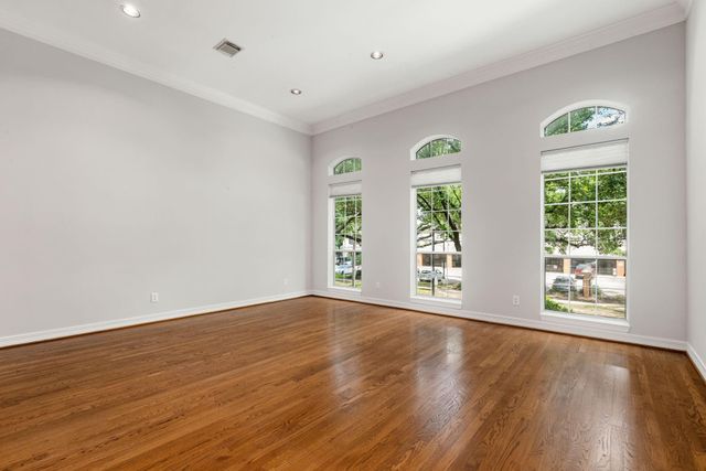 416 Mcgowen Street, Houston, TX 77006