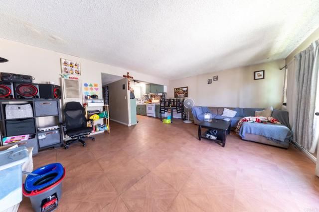 1109 E Lexington, El Cajon, CA 92019