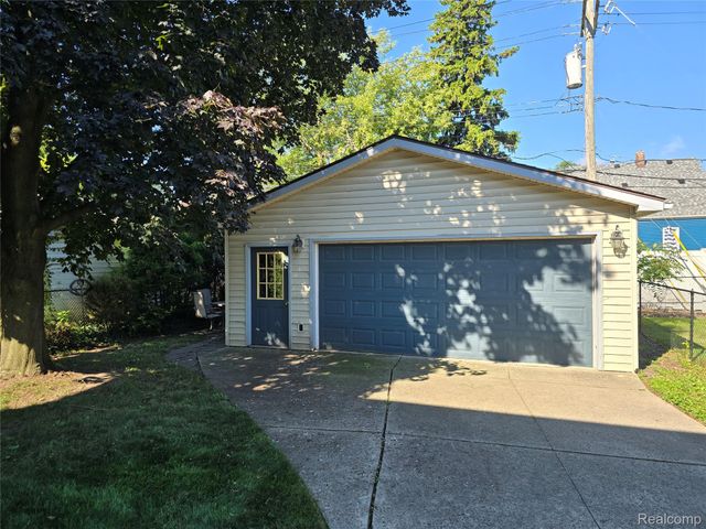 116 S Kenwood Avenue, Royal Oak, MI 48067