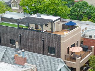 2121 W Addison Street 3, Chicago, IL 60618