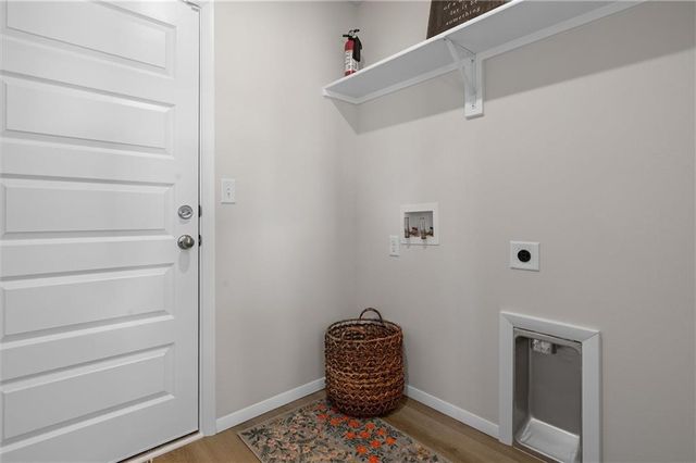 2266 Rock Creek Drive, Tonganoxie, KS 66086