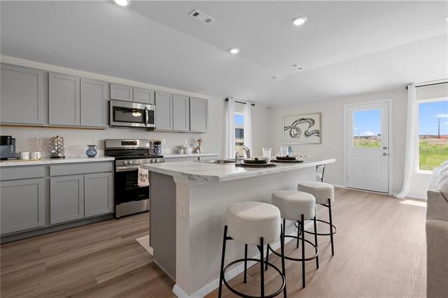 2266 Rock Creek Drive, Tonganoxie, KS 66086