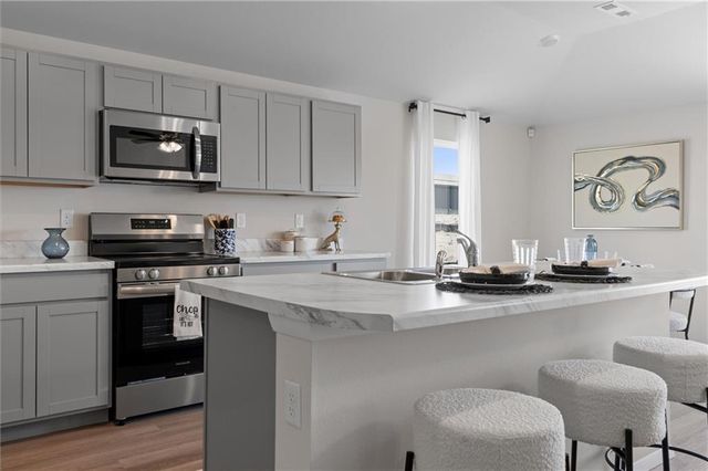 2266 Rock Creek Drive, Tonganoxie, KS 66086