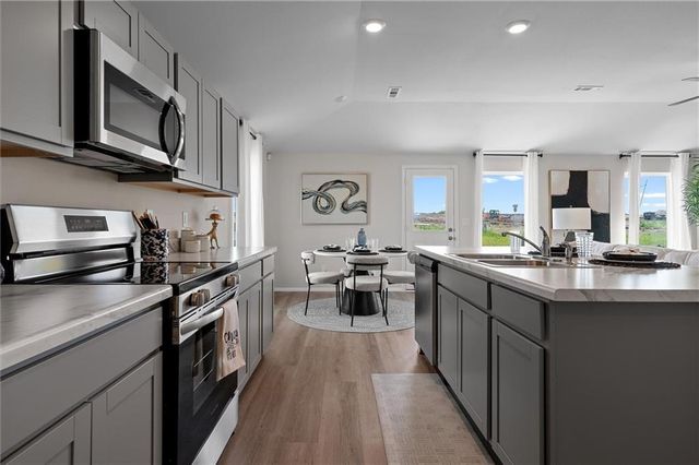 2266 Rock Creek Drive, Tonganoxie, KS 66086