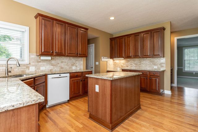 5816 Heritage Lakes Drive, Hilliard, OH 43026