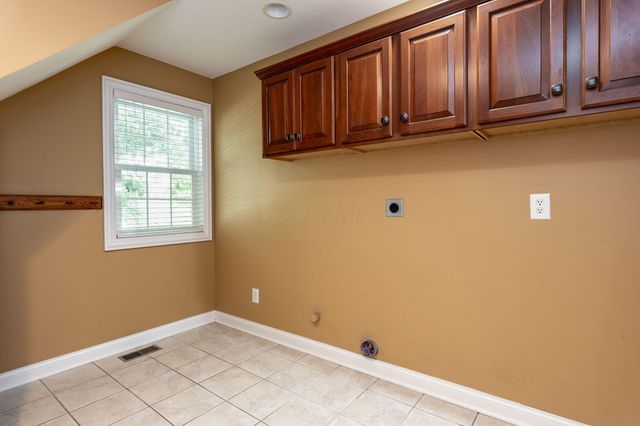 5816 Heritage Lakes Drive, Hilliard, OH 43026