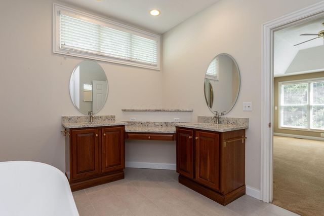 5816 Heritage Lakes Drive, Hilliard, OH 43026