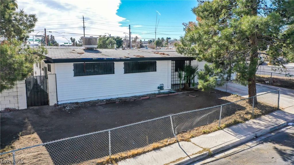 612 Bruce Street, Las Vegas, NV 89101 — photo 2