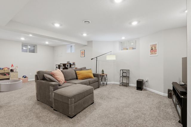 1350 Laurel Avenue, Saint Paul, MN 55104