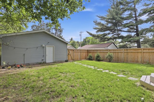 1350 Laurel Avenue, Saint Paul, MN 55104